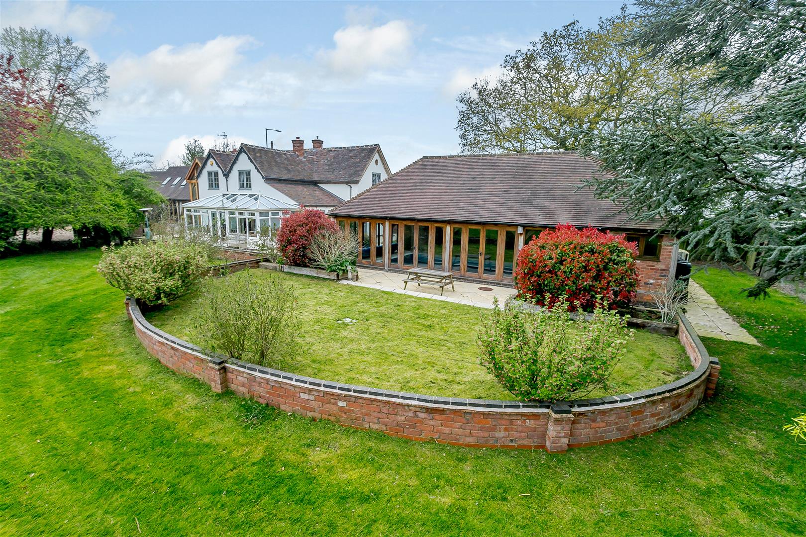 6 bedroom Detached House for sale in Leamington Spa