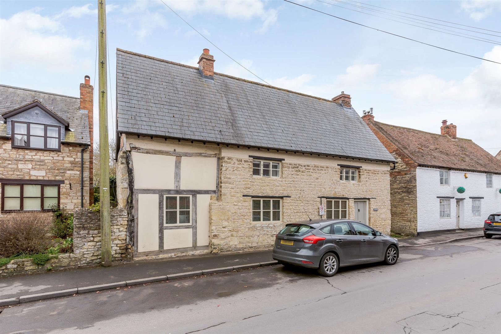 4 bedroom Detached House for sale in Leamington Spa