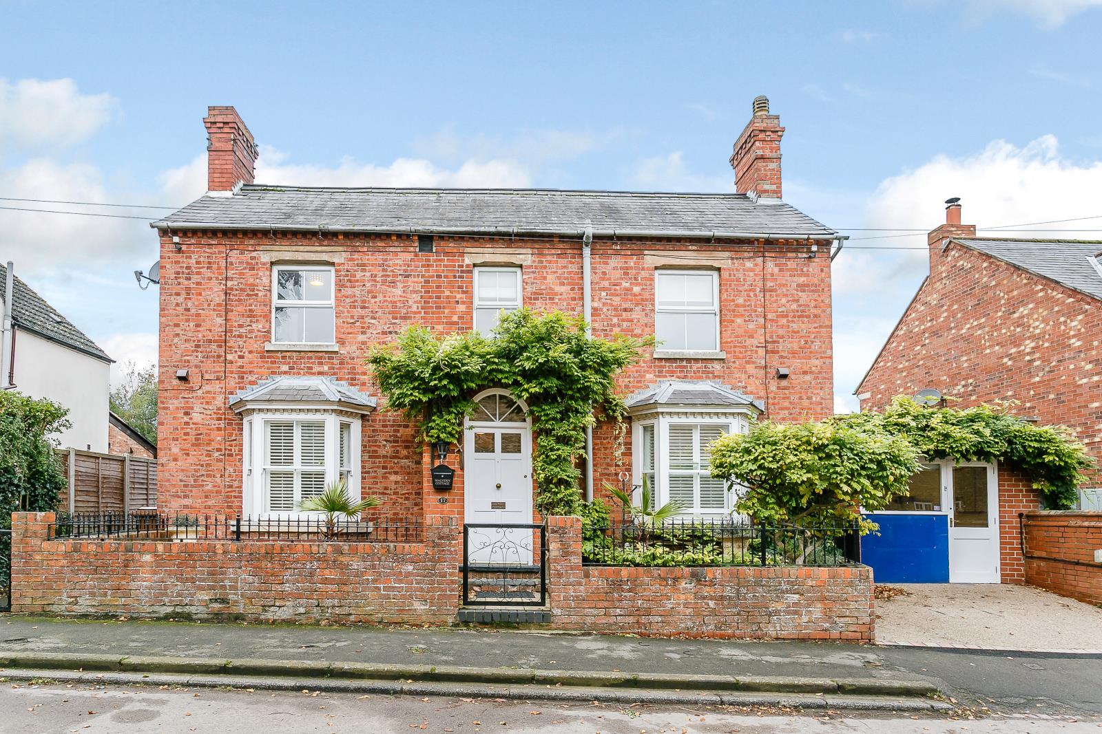 5 bedroom Detached House for sale in Grendon Northampton