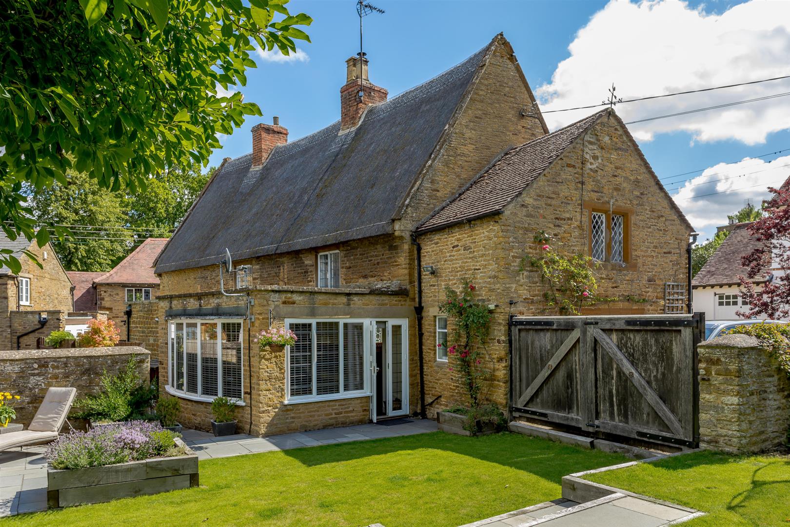 4 bedroom Cottage for sale in Northampton
