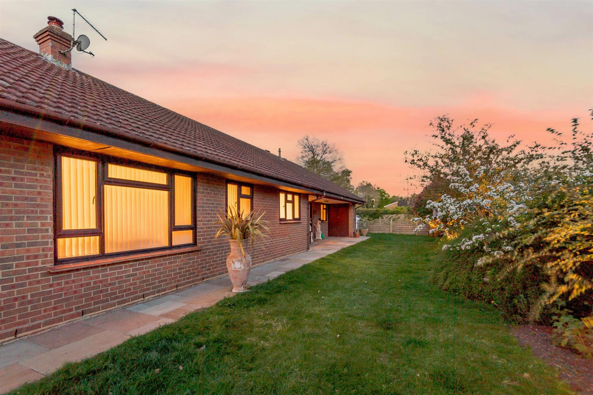 Detached Bungalow for sale with 5 bedrooms, Overstone Road, Northampton
