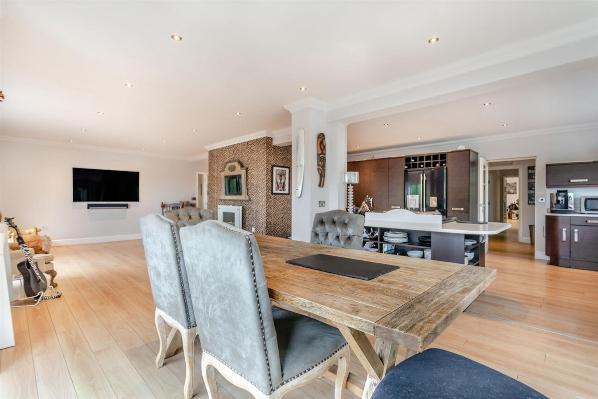 Detached House for sale with 6 bedrooms, The Knoll, Grendon Fine