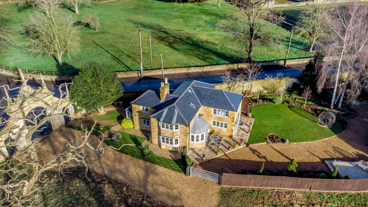 Detached House for sale with 4 bedrooms, Sywell Road Overstone