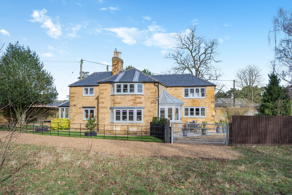 Detached House for sale with 4 bedrooms, Sywell Road Overstone