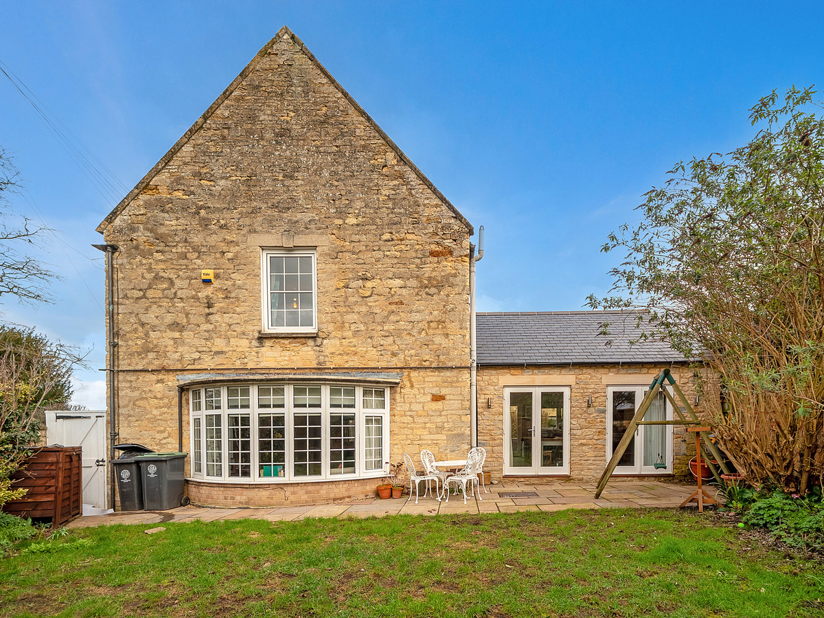 SemiDetached House for sale with 4 bedrooms, High Street, Denford