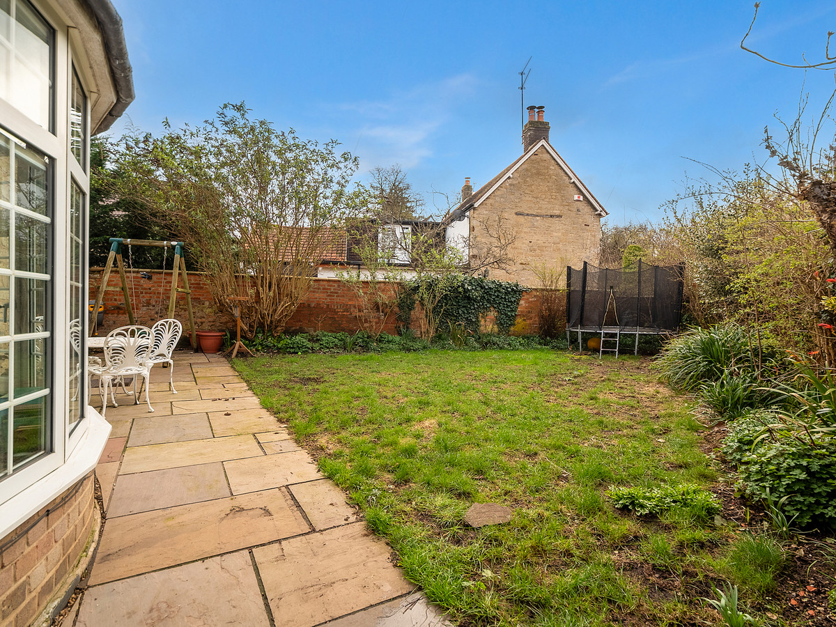 SemiDetached House for sale with 4 bedrooms, High Street, Denford