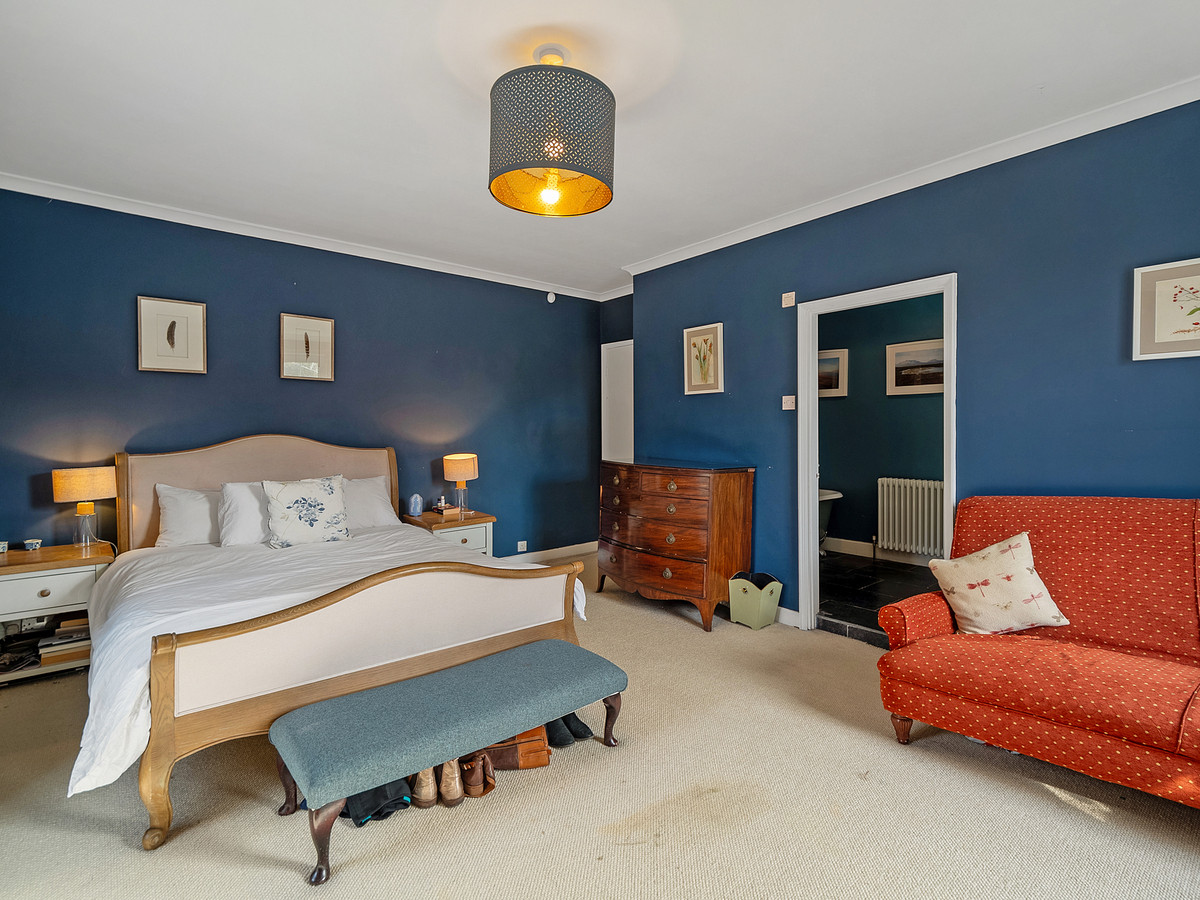 SemiDetached House for sale with 4 bedrooms, High Street, Denford