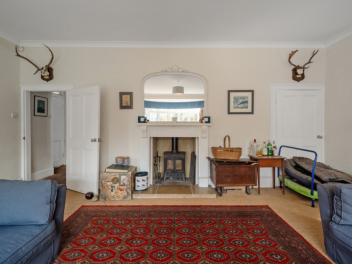 SemiDetached House for sale with 4 bedrooms, High Street, Denford