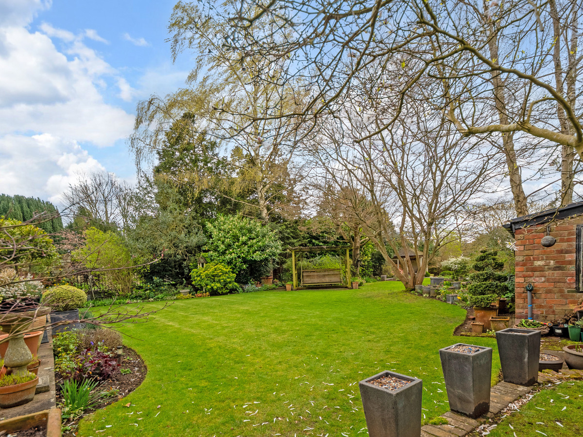 Semi-Detached House for sale with 4 bedrooms, Church Hill Finedon ...