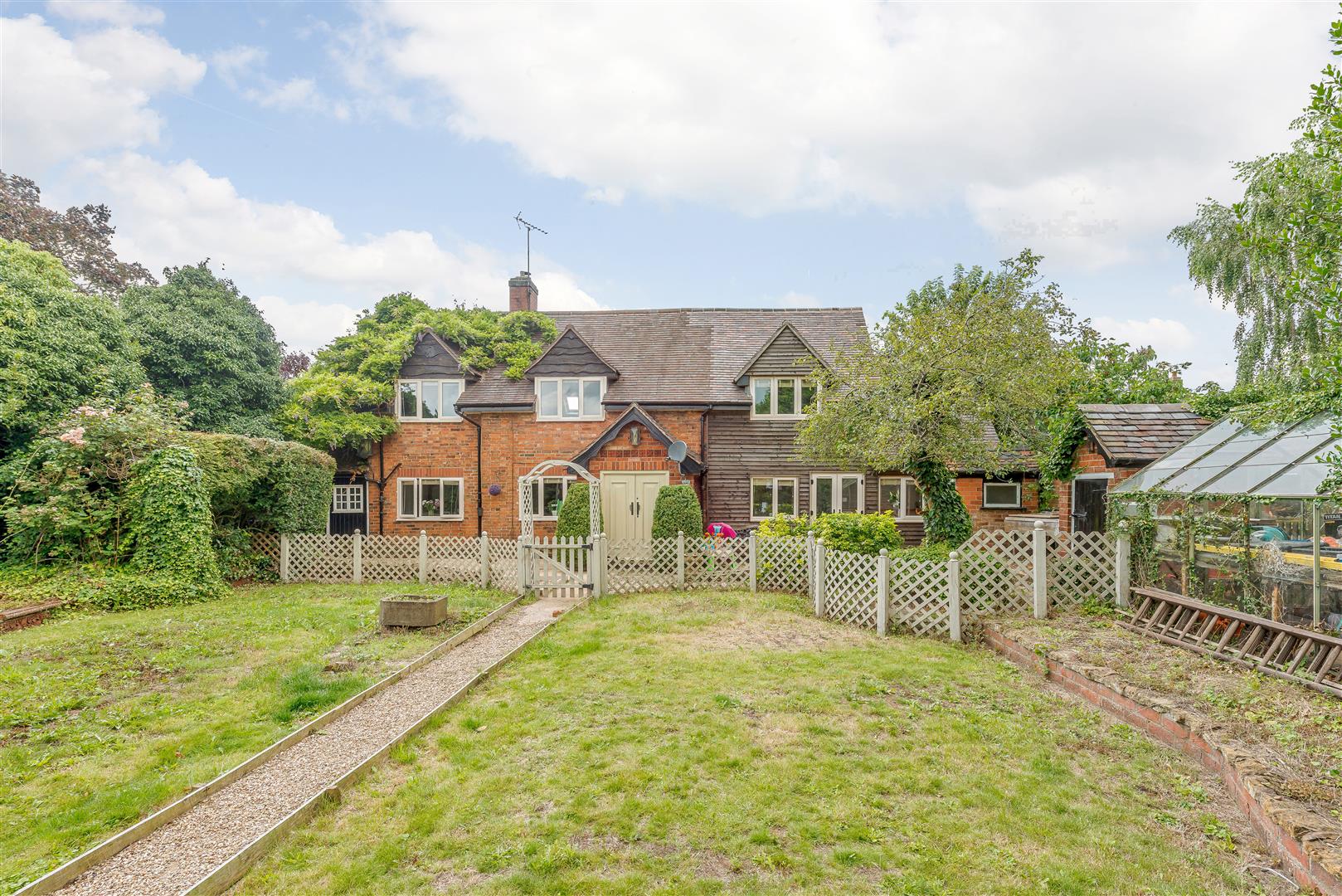 4 bedroom Detached House for sale in Rugby