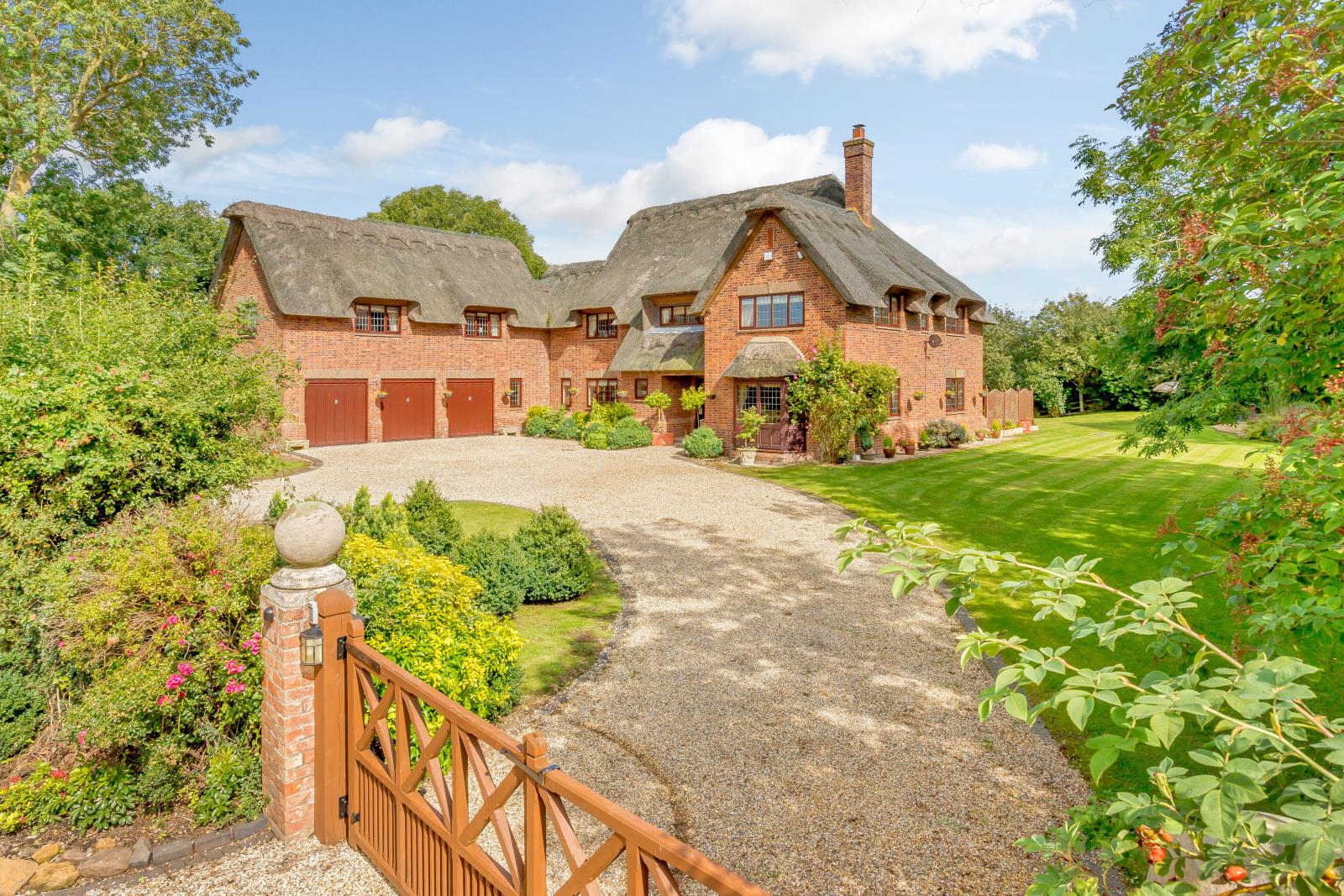 5 bedroom Detached House for sale in Northampton