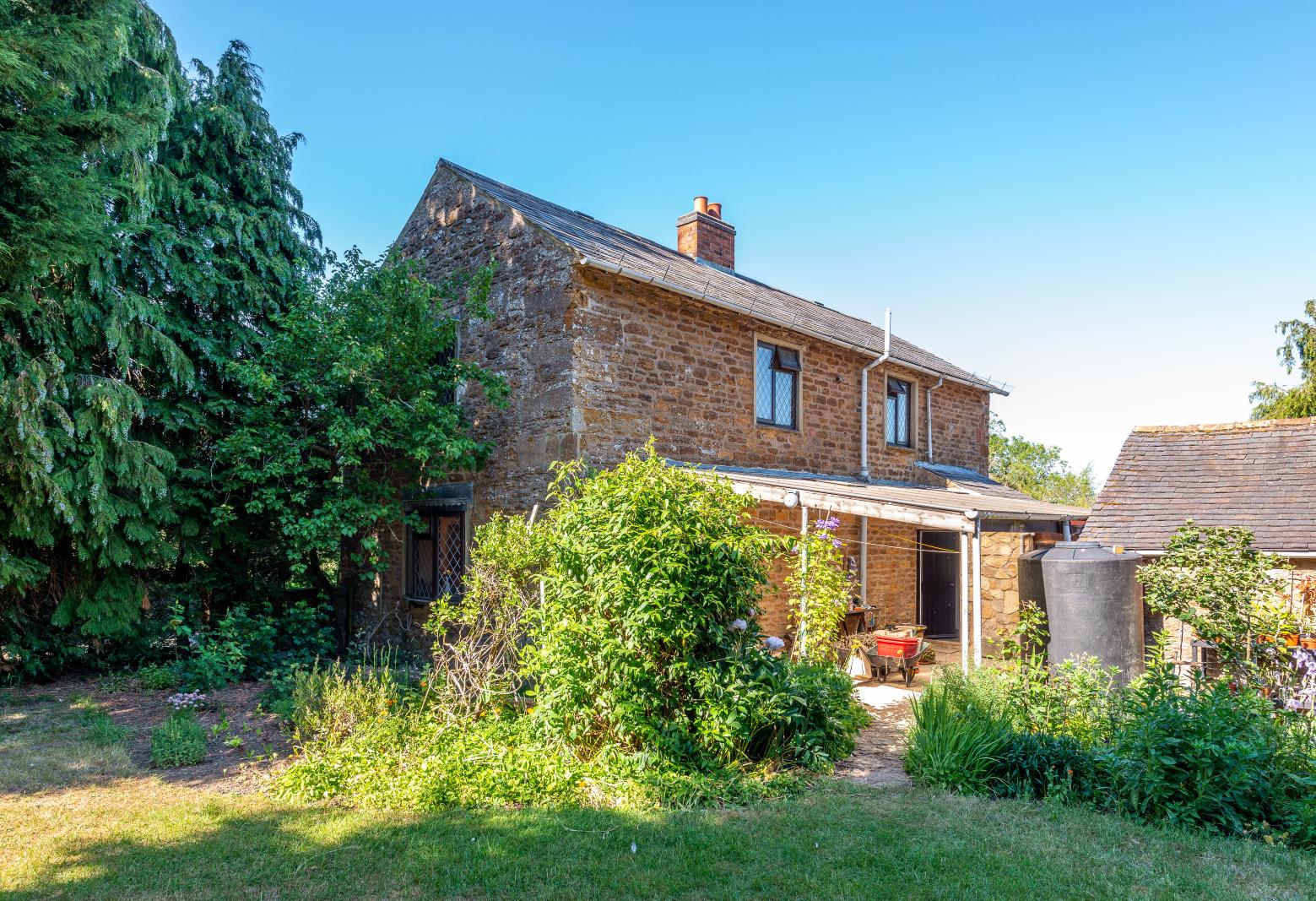 2 bedroom Cottage for sale in Rugby