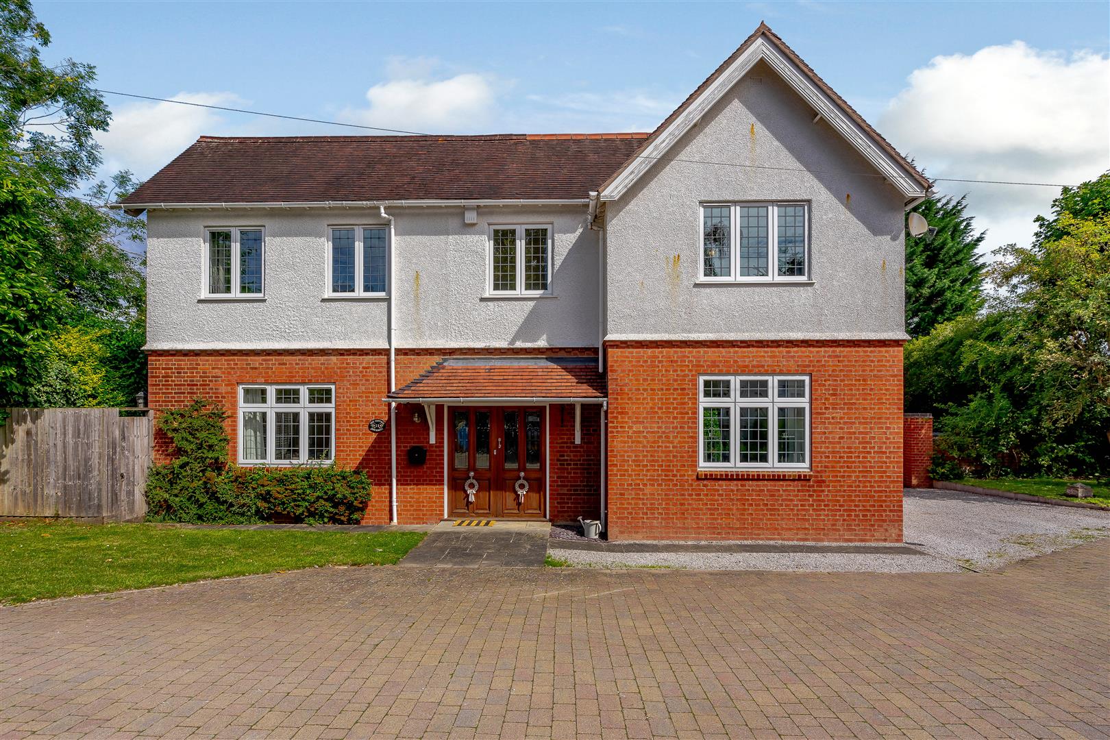 4 bedroom Detached House for sale in Rugby