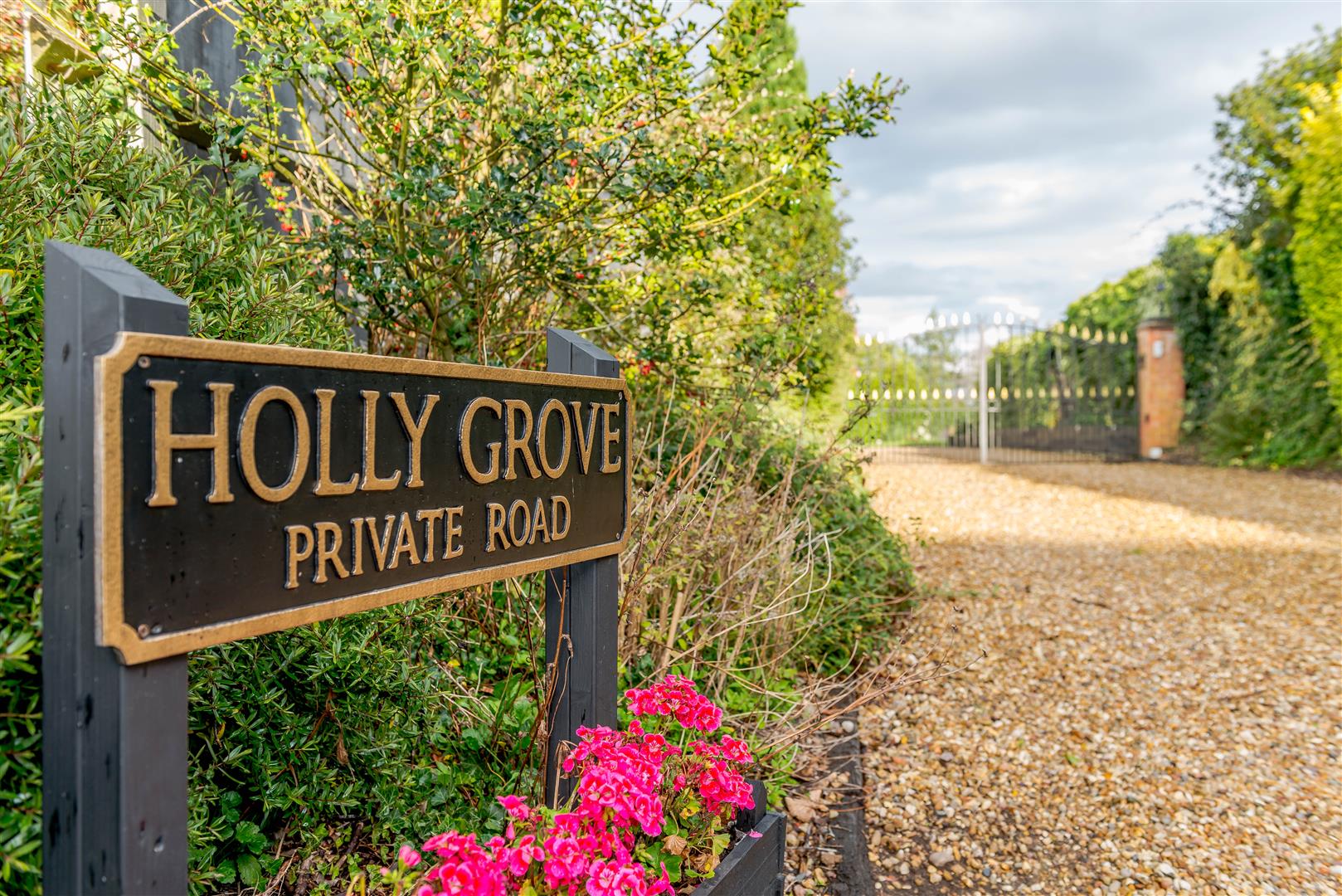 4 bedroom Detached House for sale in Rugby