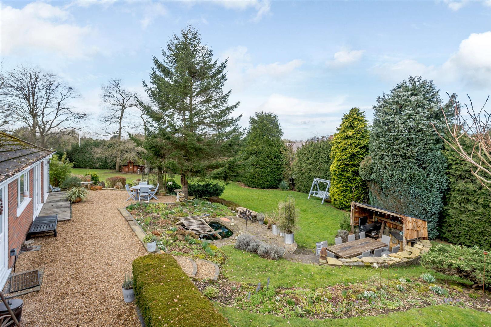 4 bedroom Detached Bungalow for sale in Rugby