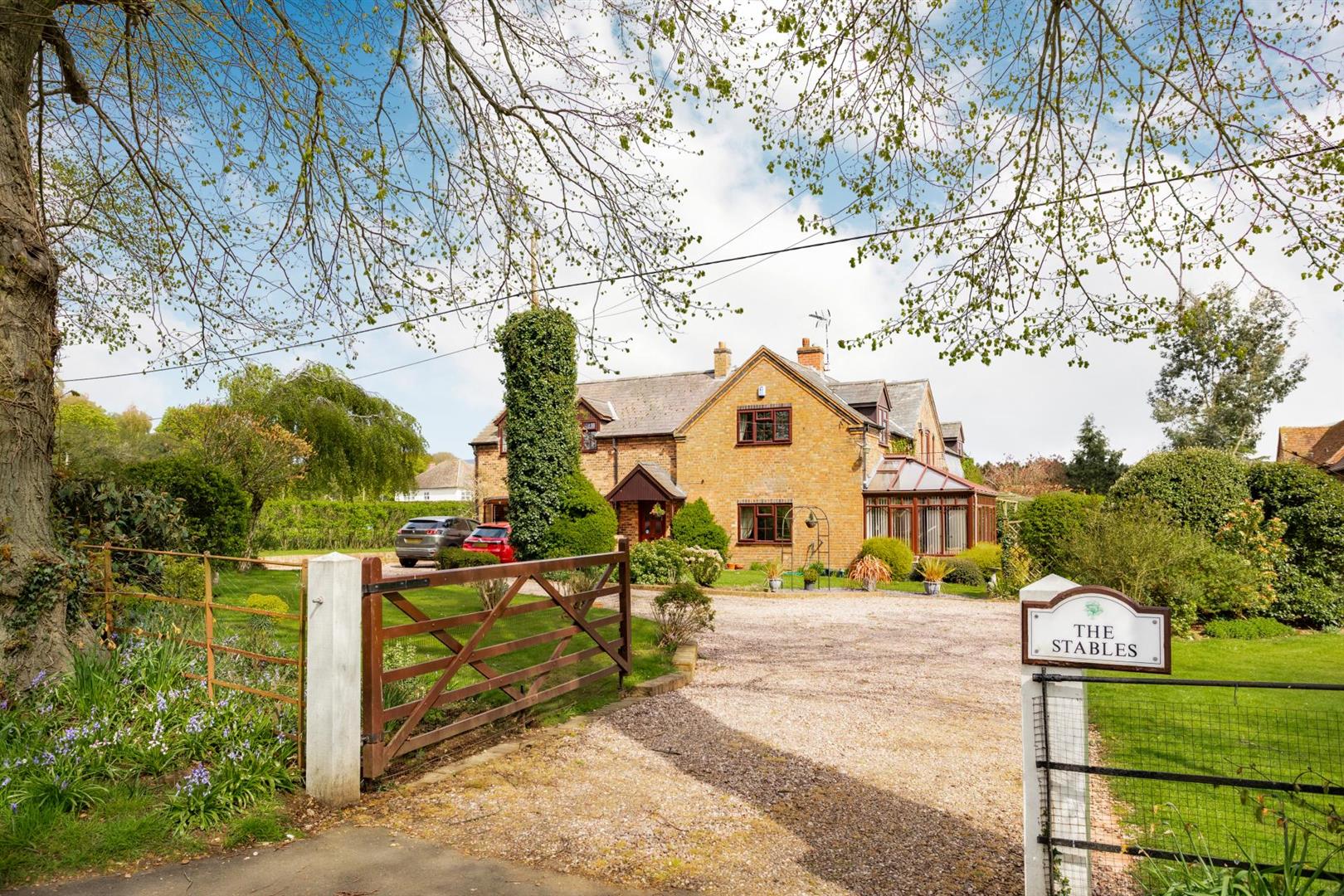 4 bedroom Detached House for sale in Rugby