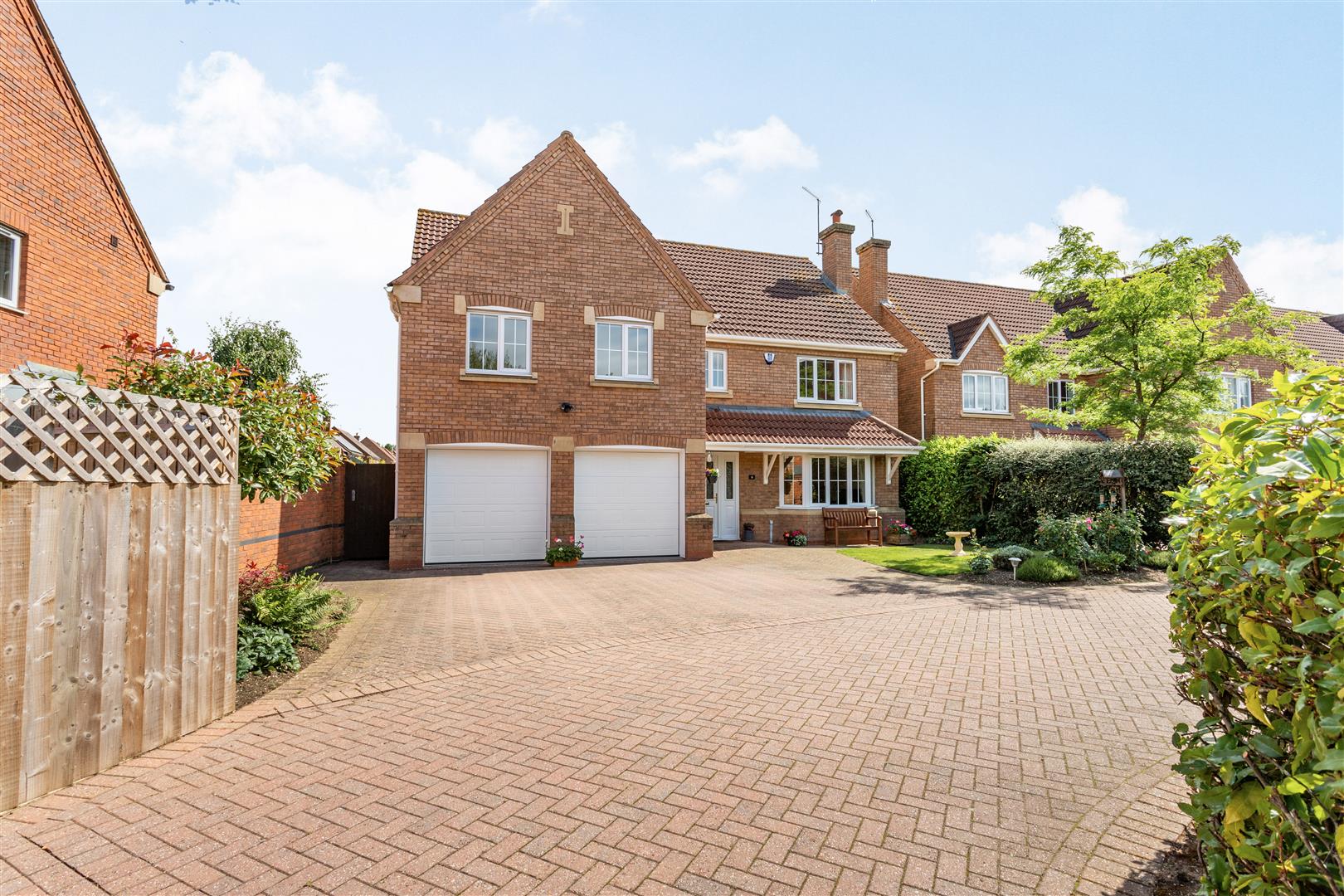 5 bedroom Detached House for sale in Rugby