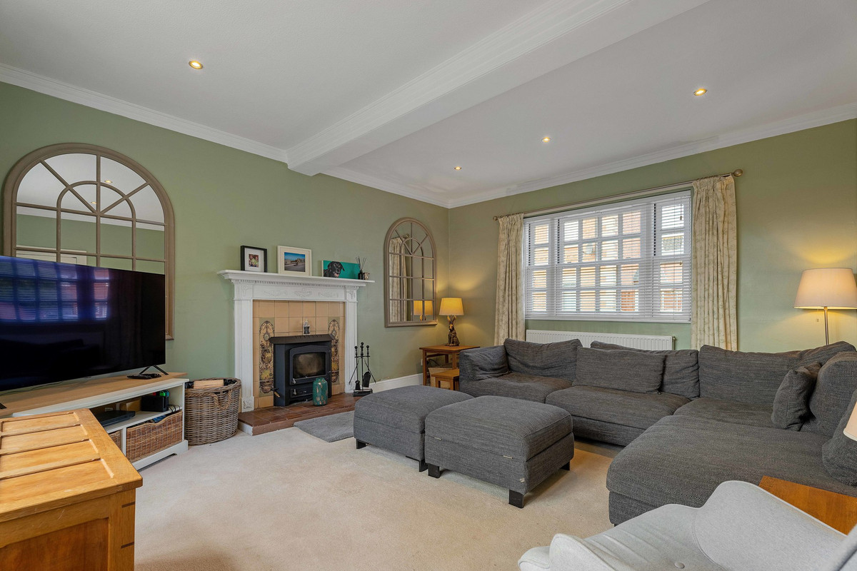 Detached House for sale with 5 bedrooms, Main Street, Long Lawford Fine & Country