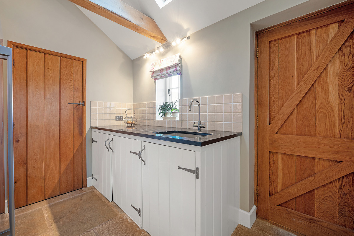 Detached House for sale with 6 bedrooms, School Street, Church Lawford