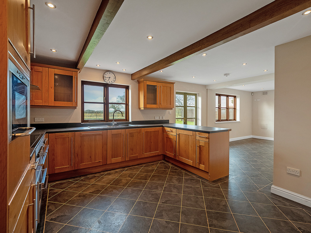 Detached House for sale with 5 bedrooms, Cawston Lane, Dunchurch Fine & Country