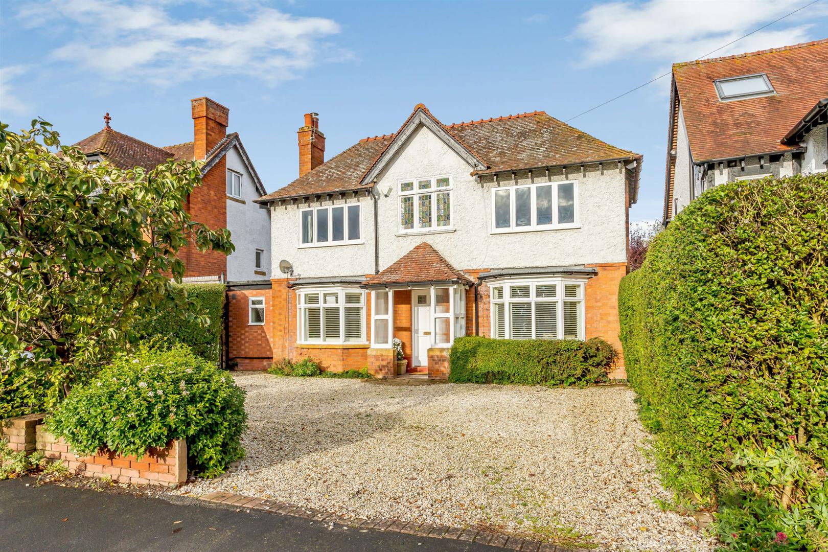 4 bedroom Detached House for sale in Stratford-Upon-Avon