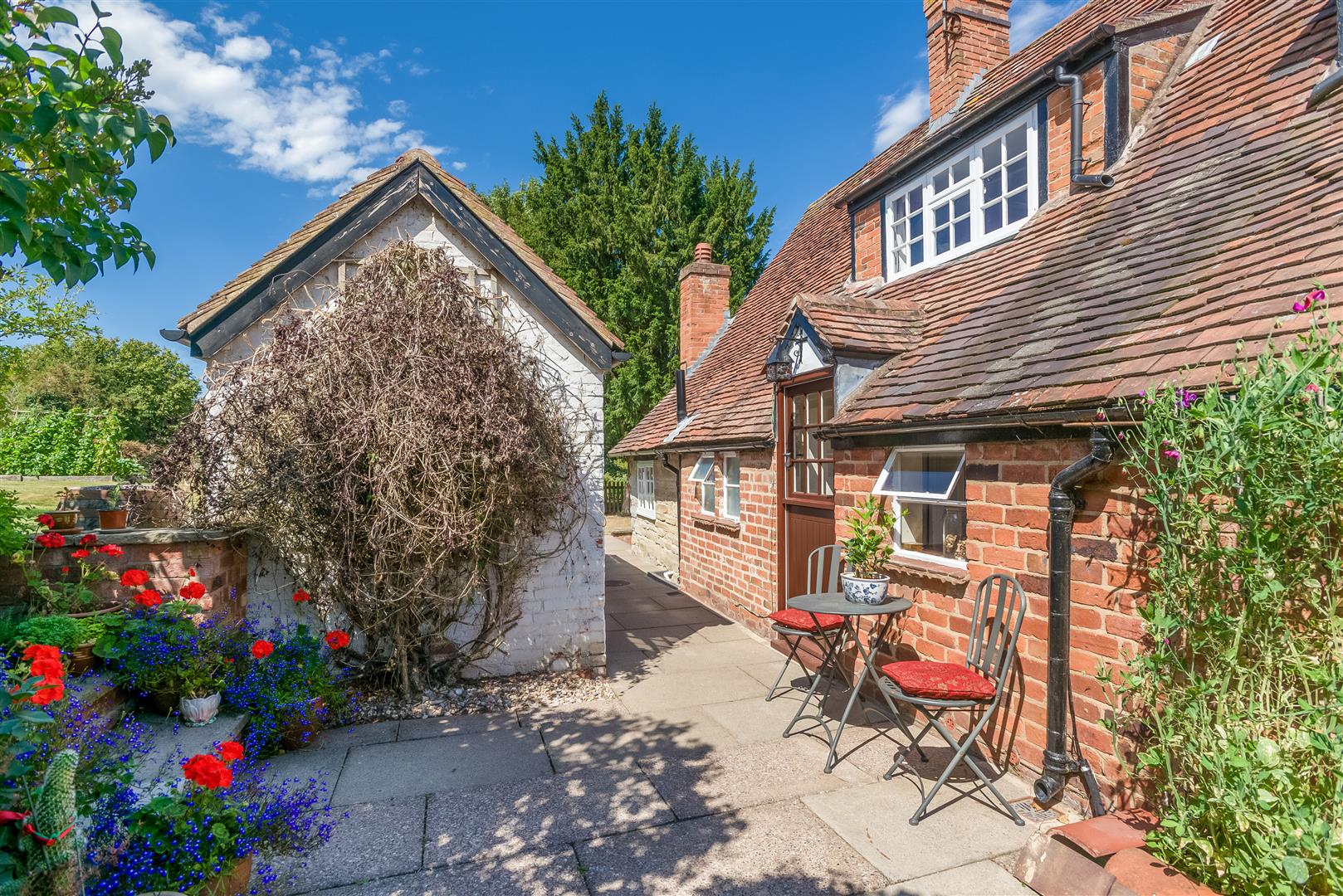 3 bedroom Detached House for sale in Alcester