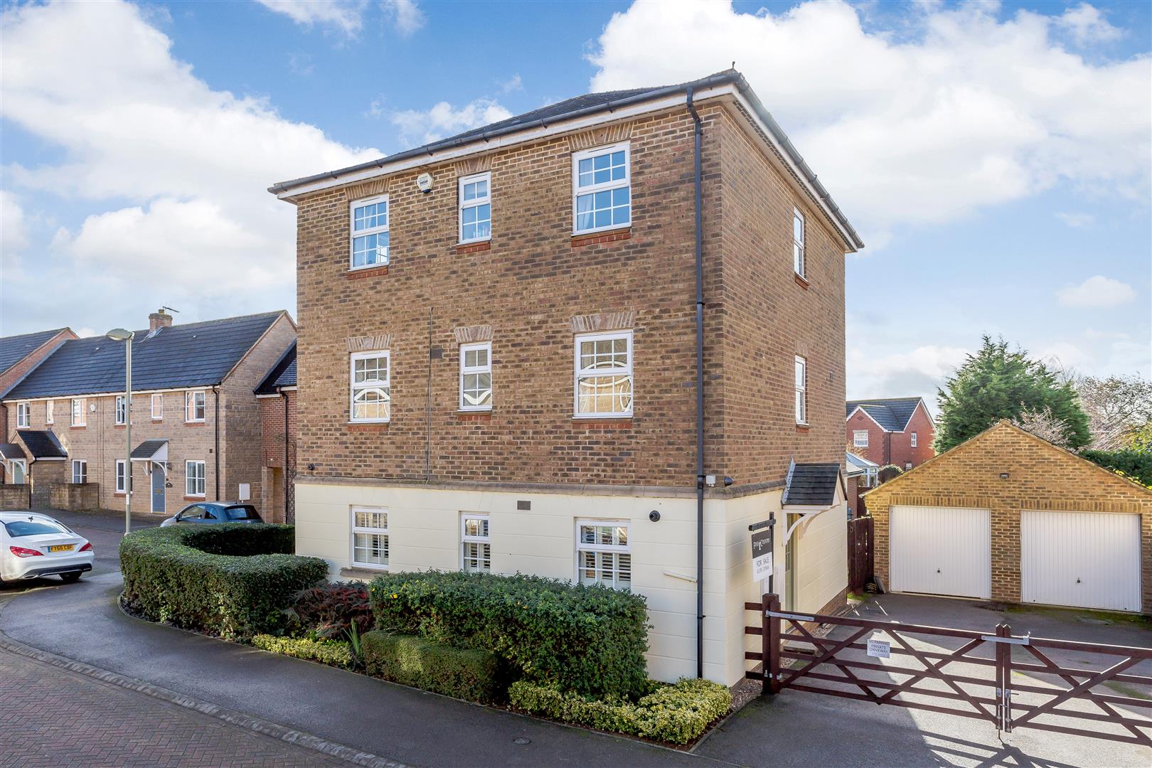 6 bedroom Detached House for sale in Banbury