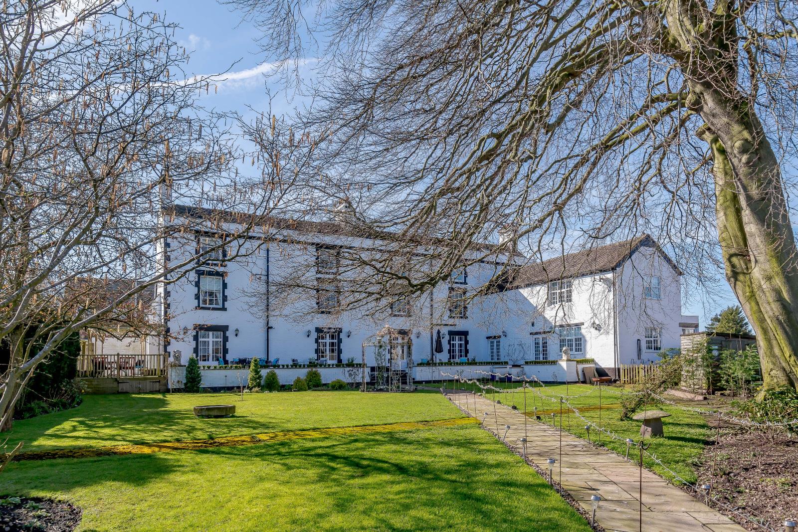 7 bedroom House for sale in Stafford