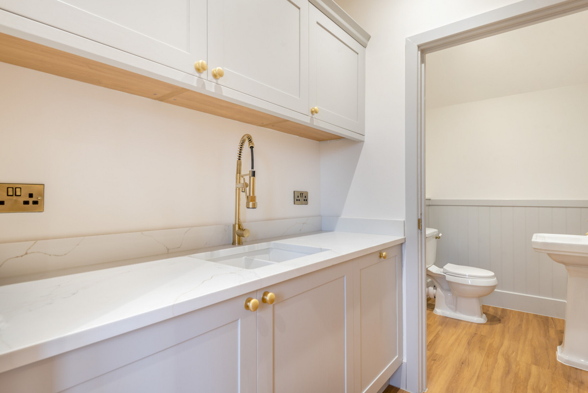 Barn Conversion for sale with 5 bedrooms, Thorneyfields Lane