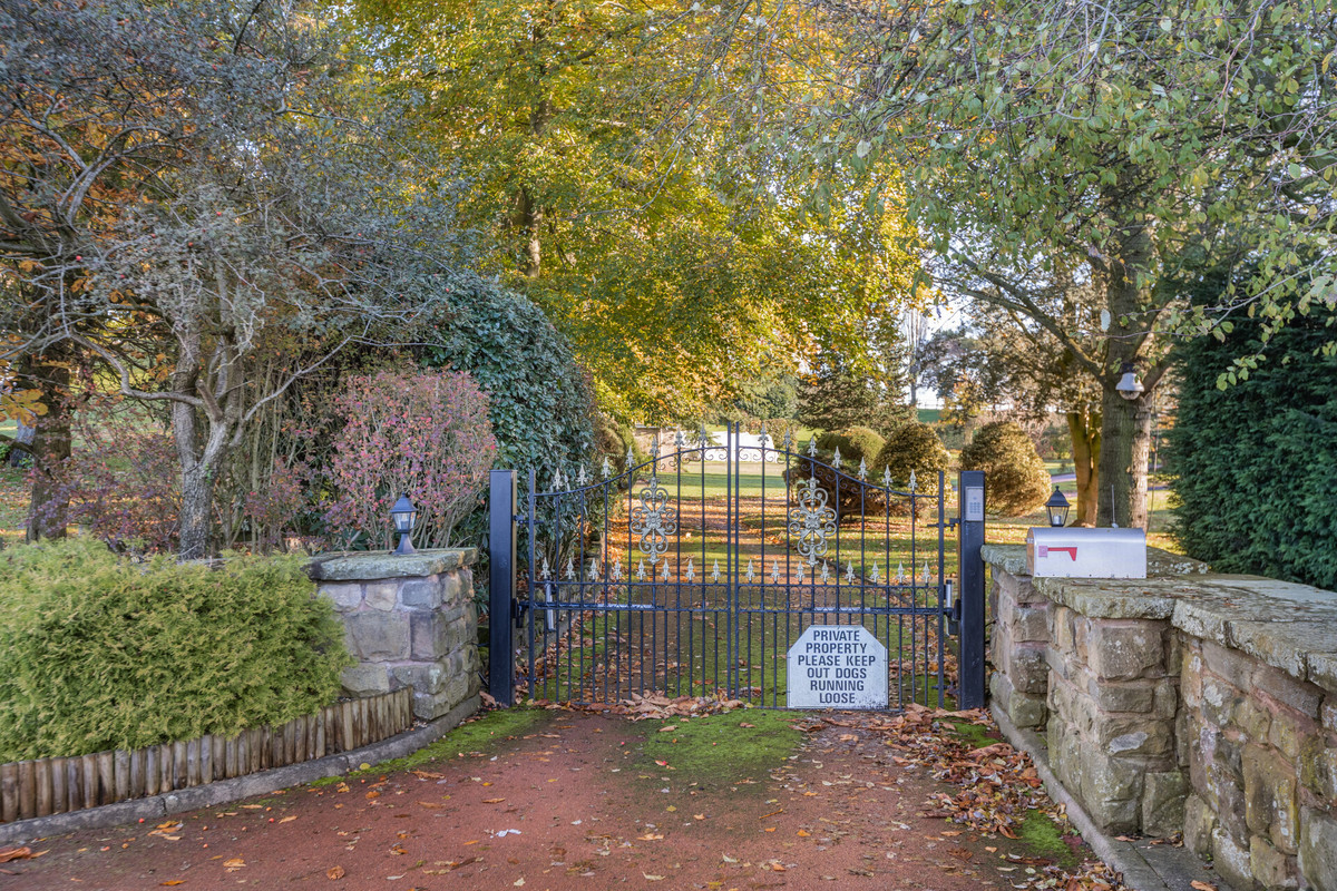 Detached House for sale with 4 bedrooms, Holdiford Road, Tixall Fine