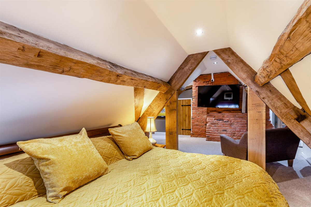 Detached House for sale with 5 bedrooms, Poolside Madeley Crewe