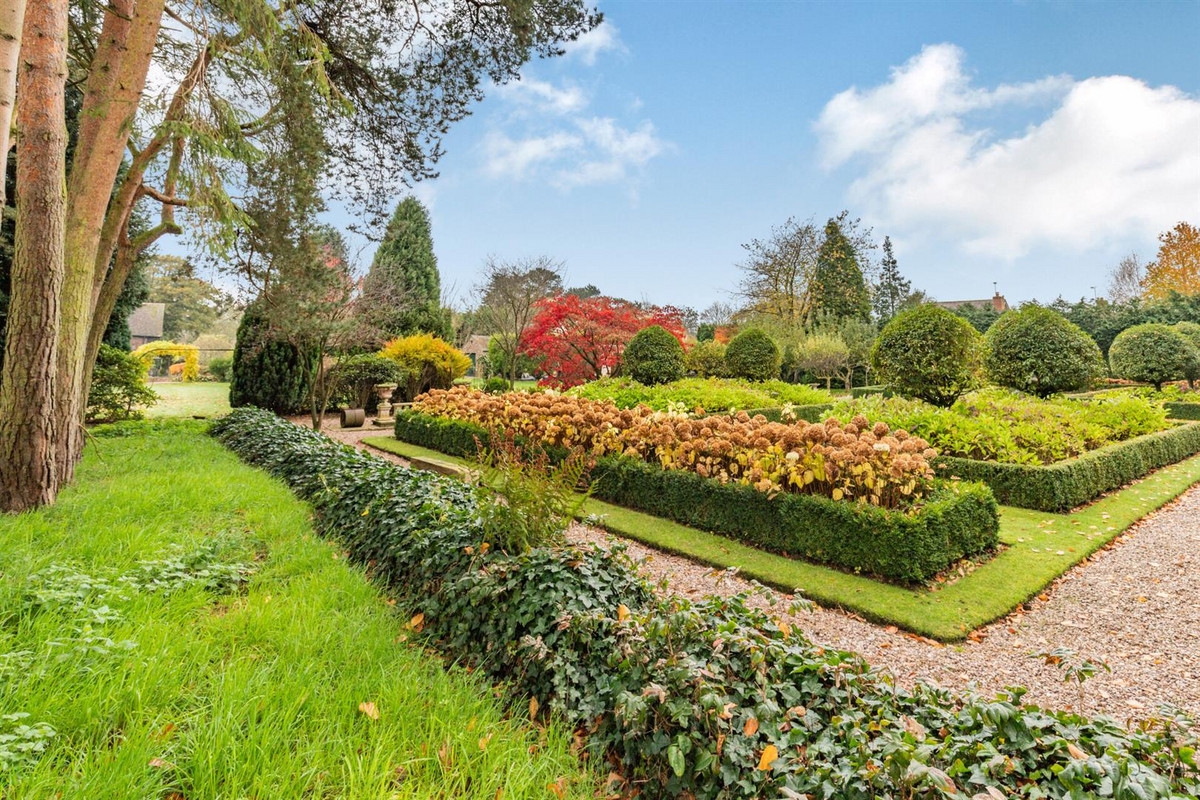 Detached House for sale with 5 bedrooms, Poolside Madeley Crewe