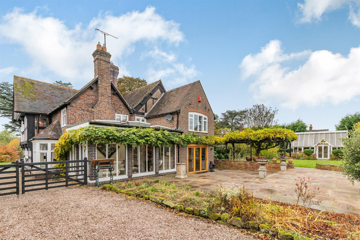 Detached House for sale with 5 bedrooms, Poolside Madeley Crewe