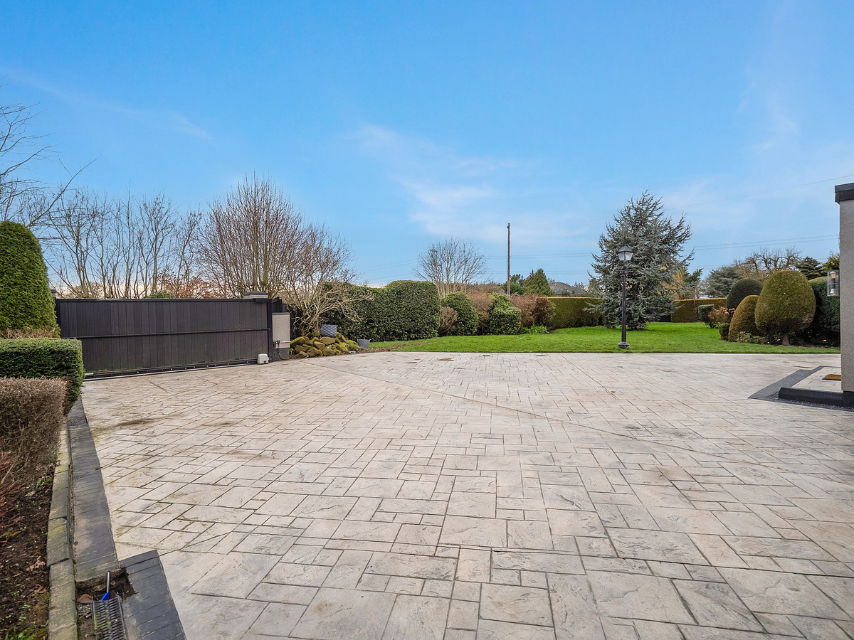 Detached House for sale with 6 bedrooms, Ledsham Lane Ellesmere Port, Cheshire Fine & Country