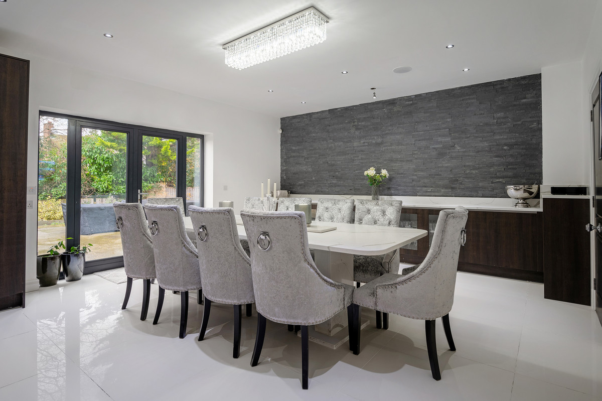 Detached House for sale with 5 bedrooms, Stoke Park Avenue Farnham