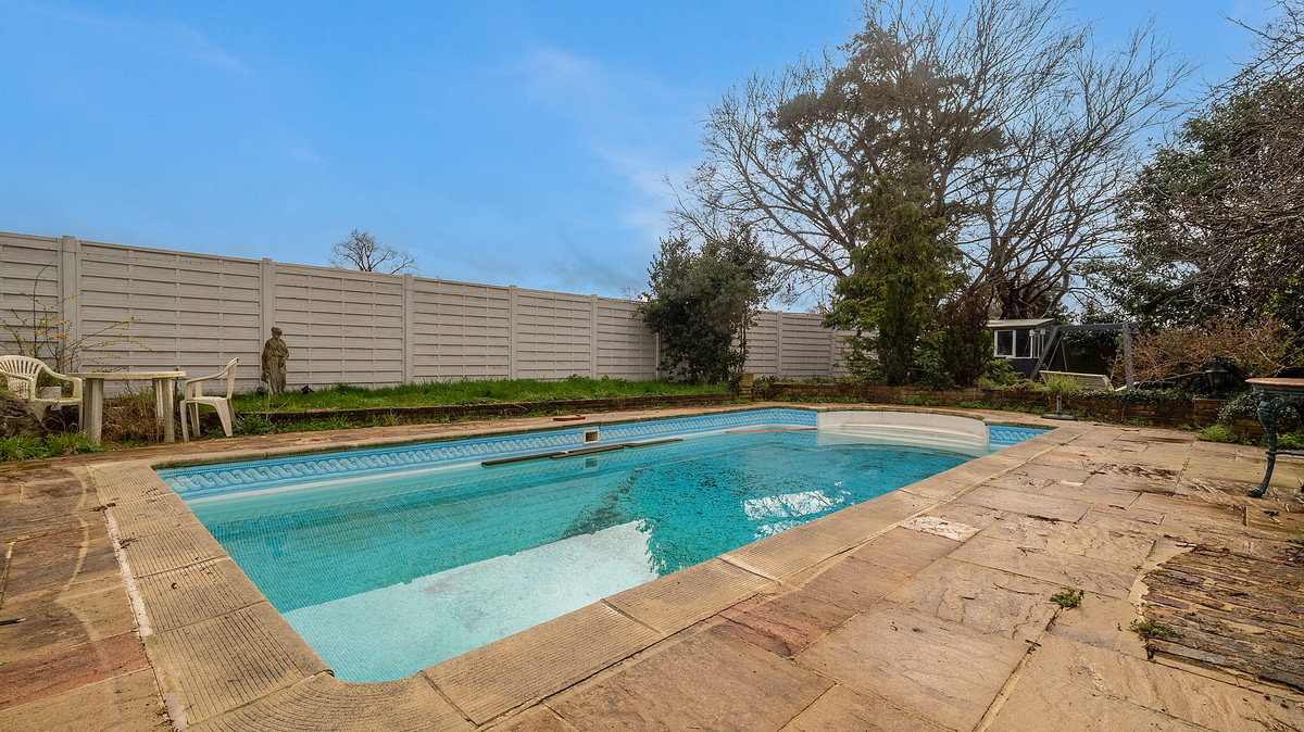 Detached House for sale with 6 bedrooms, Little Sutton Lane Langley