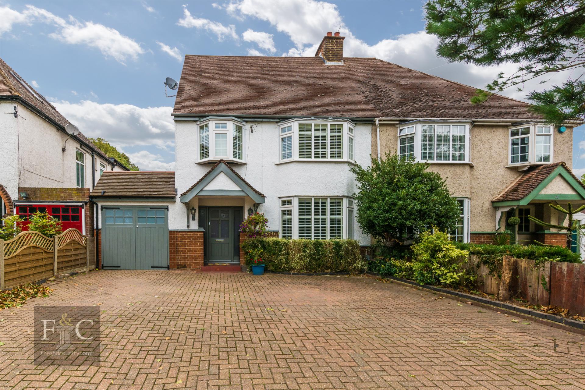 5 bedroom House for sale in Broxbourne