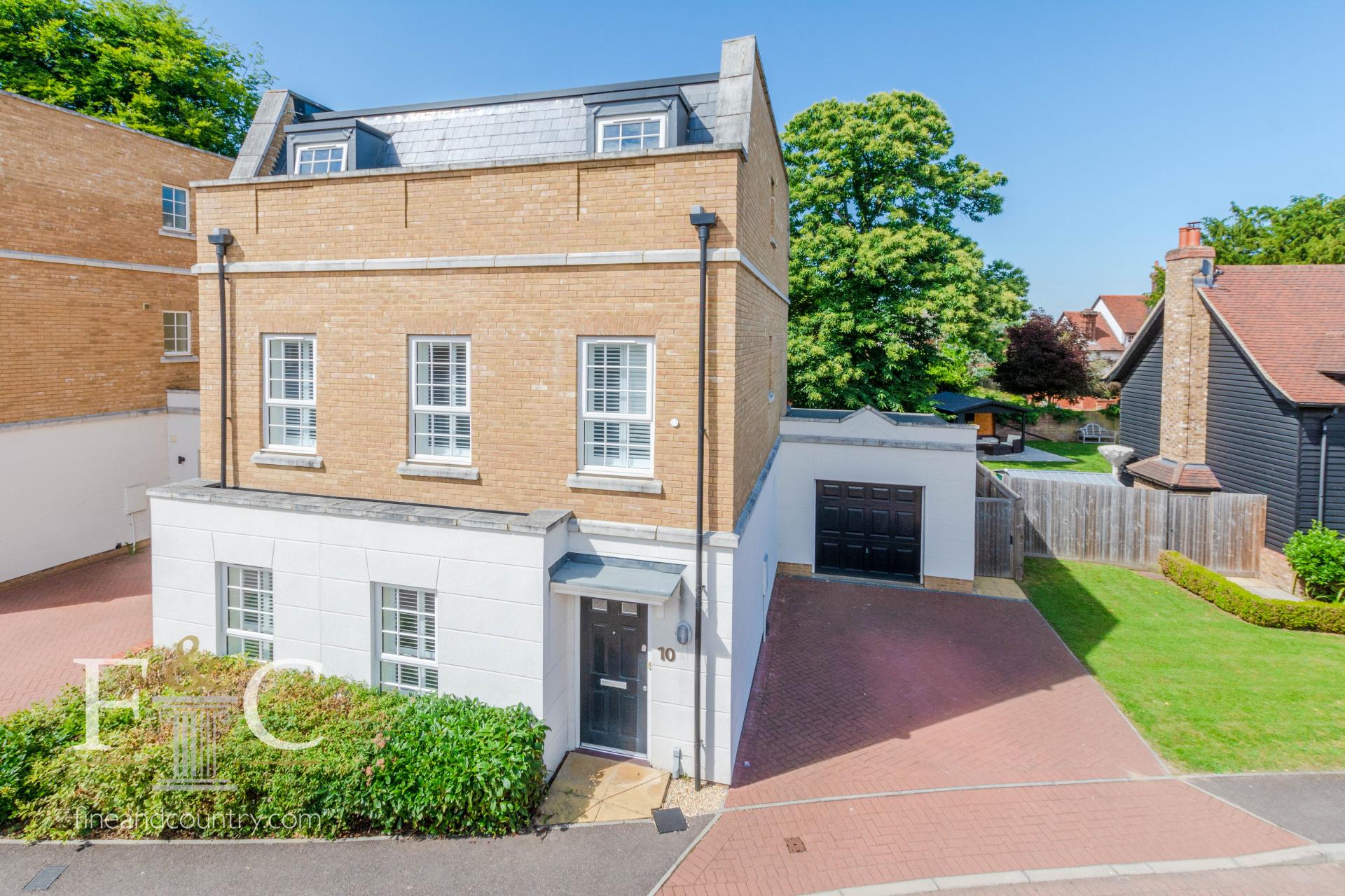 5 bedroom House for sale in Broxbourne