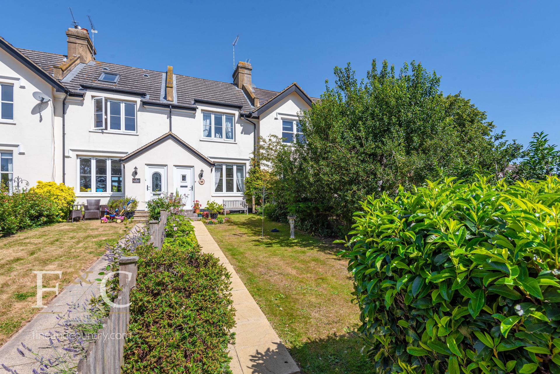 3 bedroom Terraced House for sale in Broxbourne