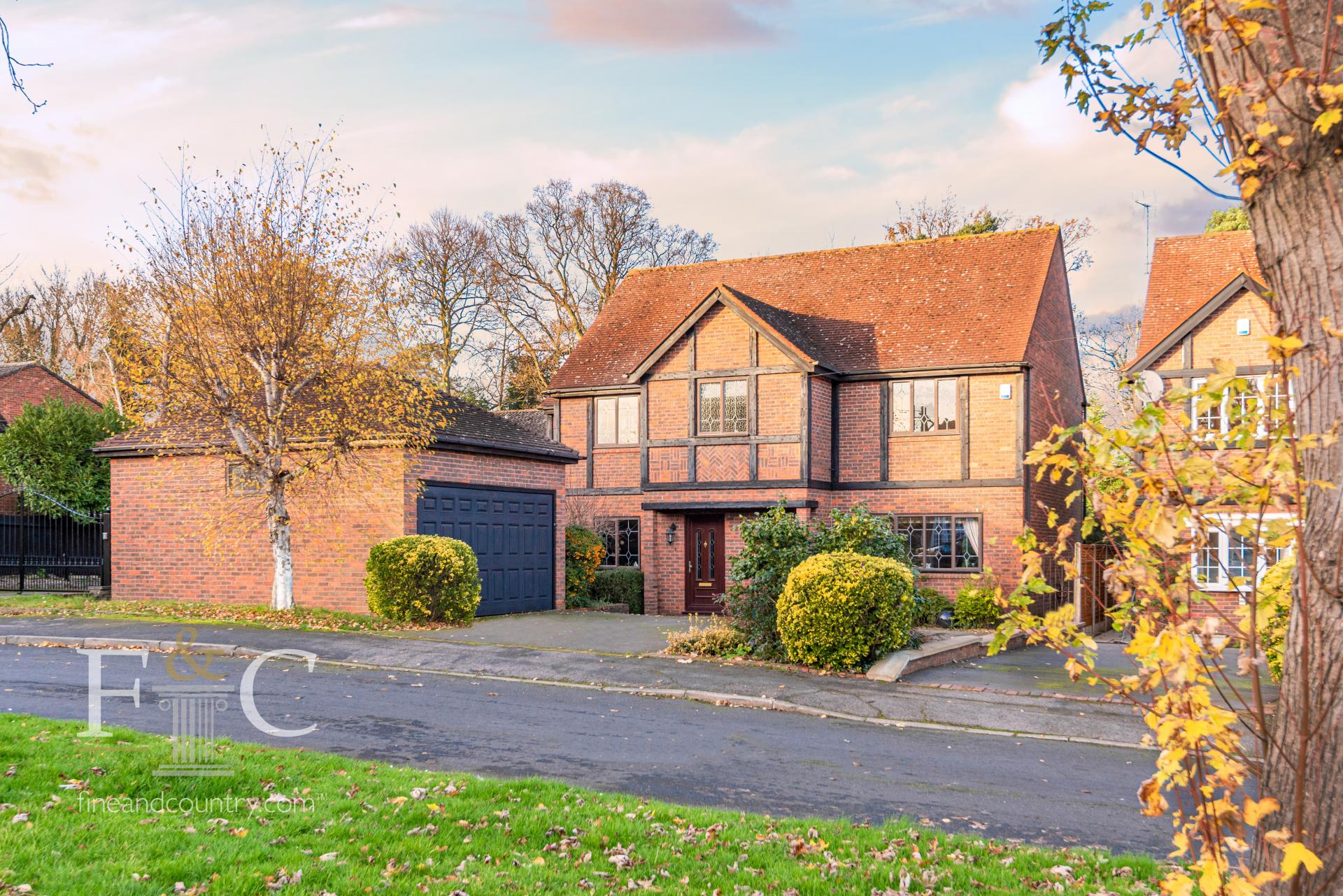 5 bedroom Detached House for sale in Broxbourne