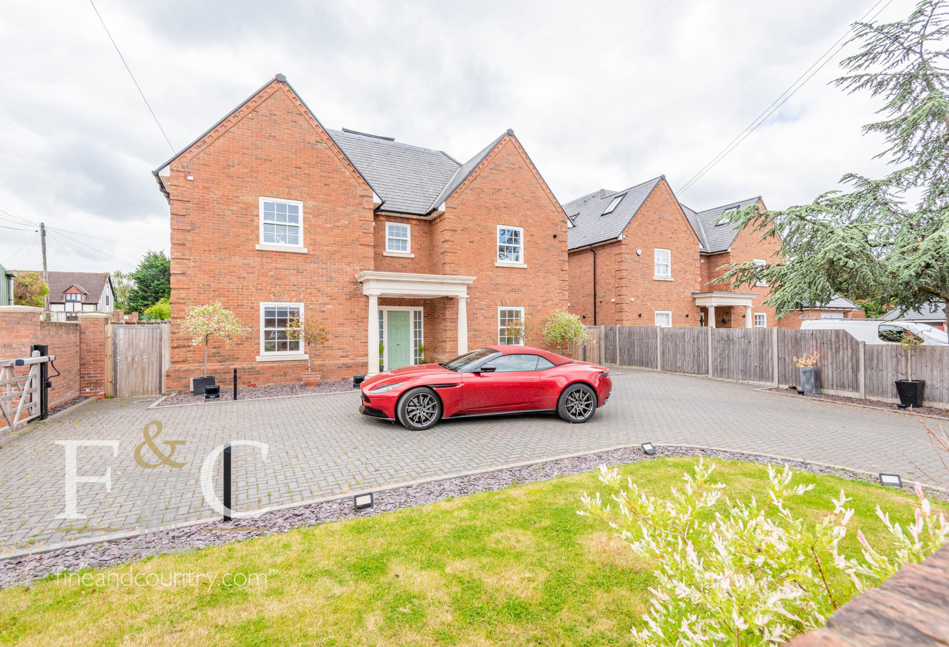 Detached House for sale with 6 bedrooms, Hoe Lane, Nazeing Fine & Country