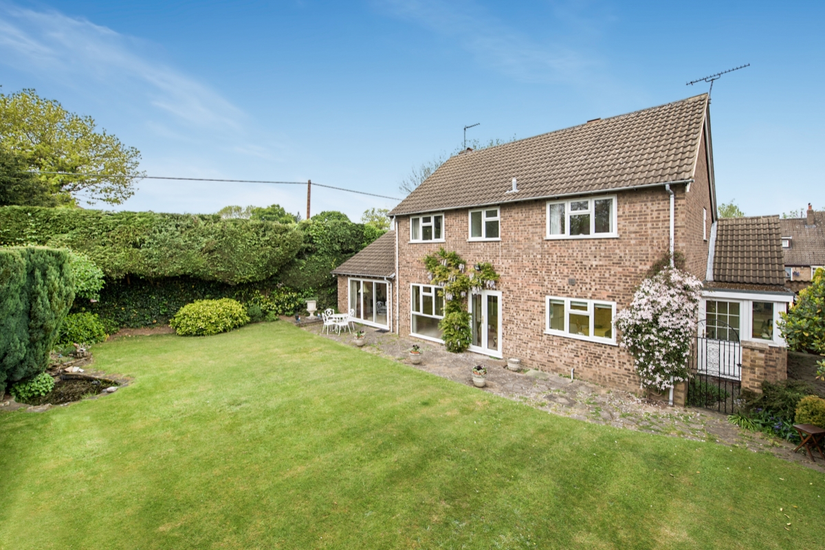 4 bedroom Detached House for sale in High Wycombe