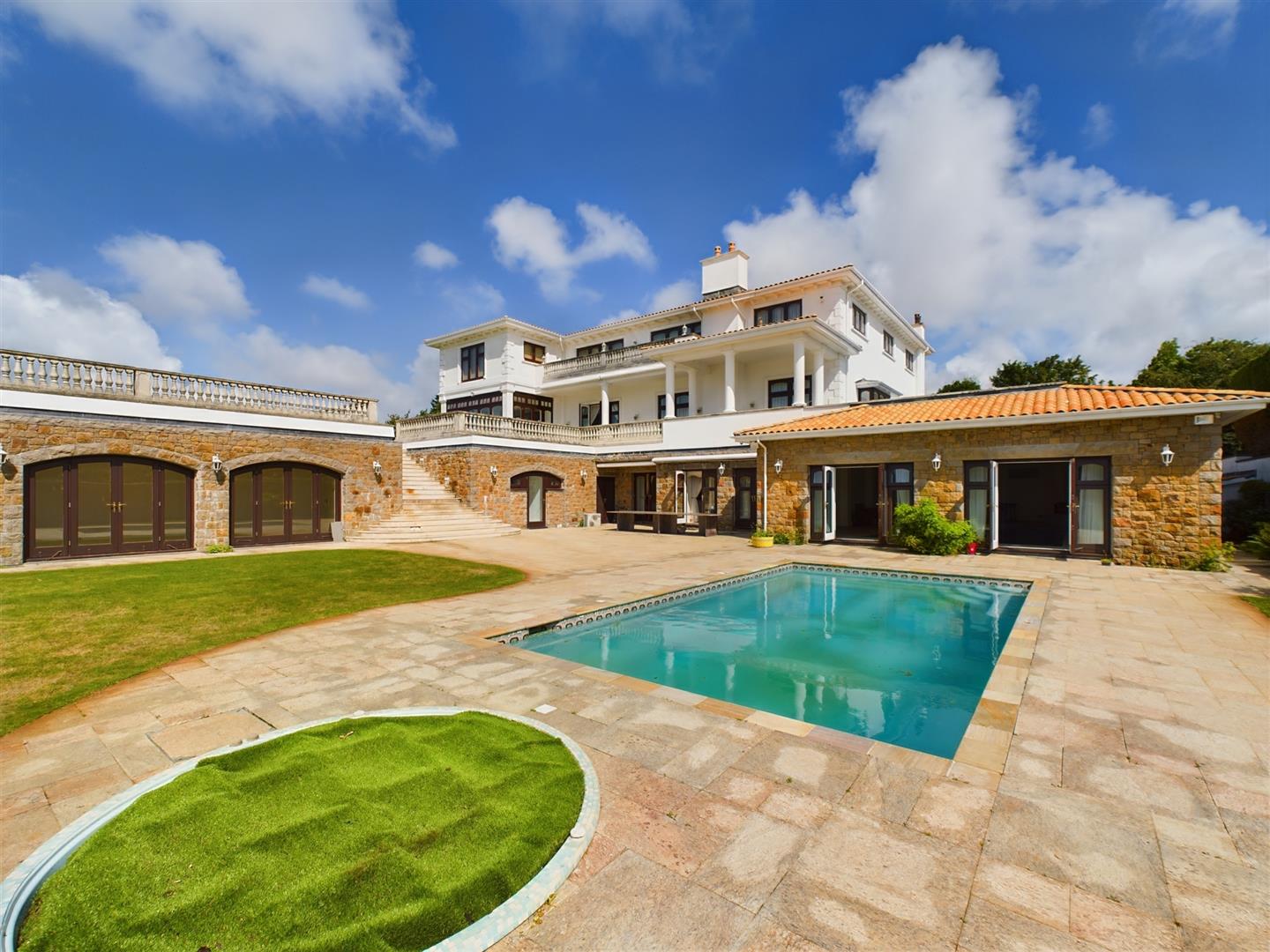 Detached House for sale with 6 bedrooms, St. Lawrence, Jersey Fine