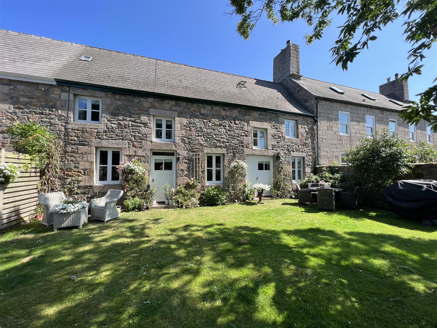 Terraced House for sale with 4 bedrooms, Longueville Road, St Saviour