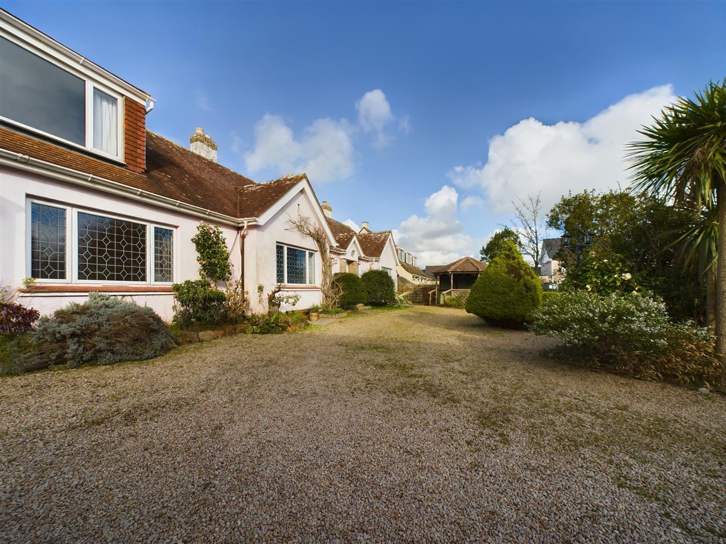 Detached House for sale with 5 bedrooms, La Route Des St