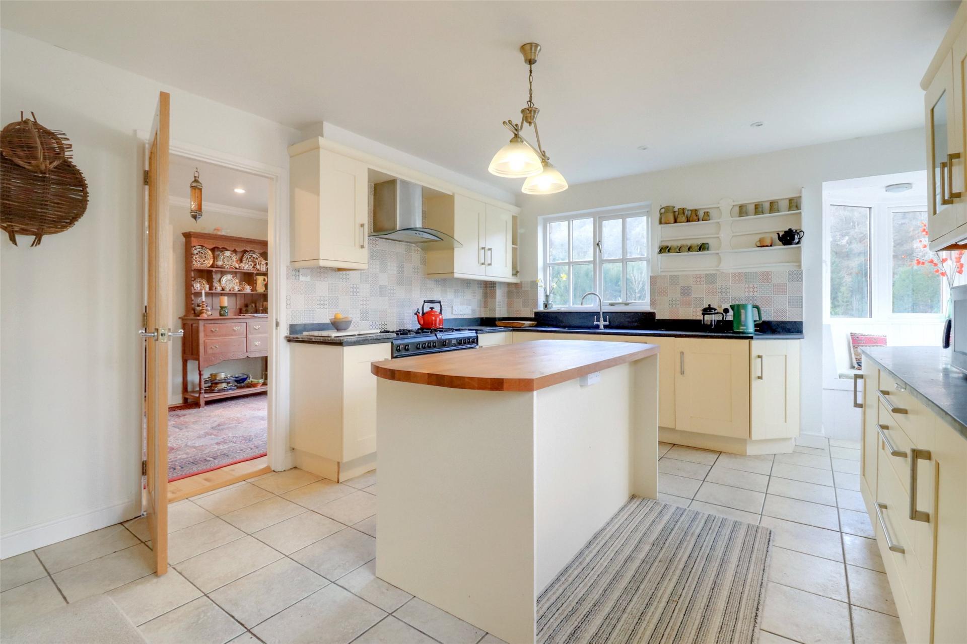 Detached House for sale with 5 bedrooms, Brayford, Barnstaple Fine