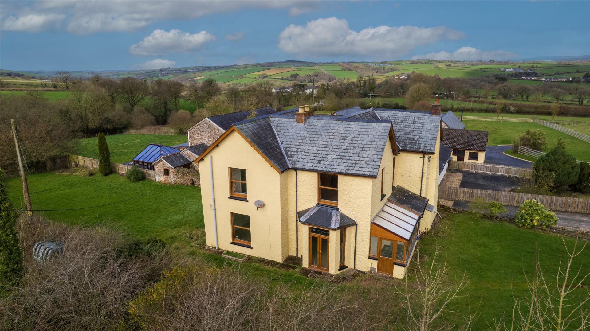 Detached House for sale with 5 bedrooms, East Ford Farm, Ash Mill