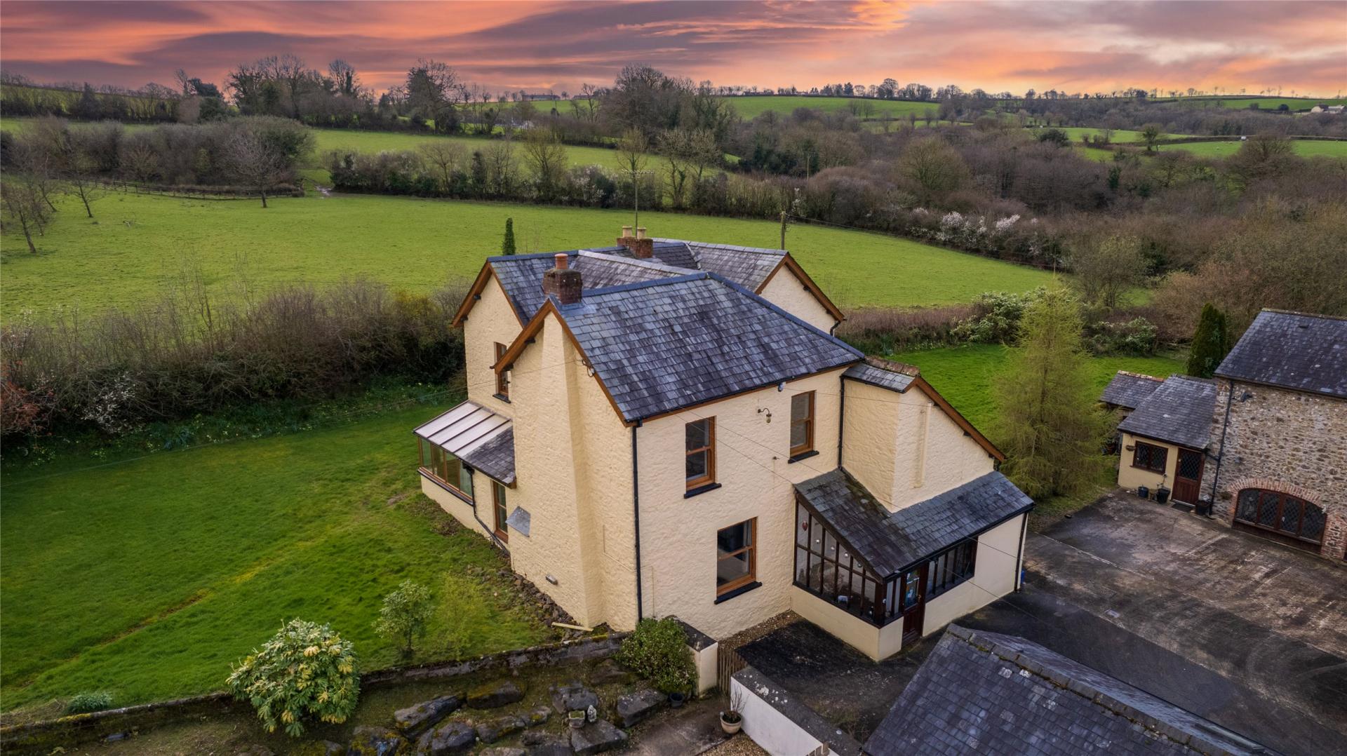 Detached House for sale with 5 bedrooms, East Ford Farm, Ash Mill