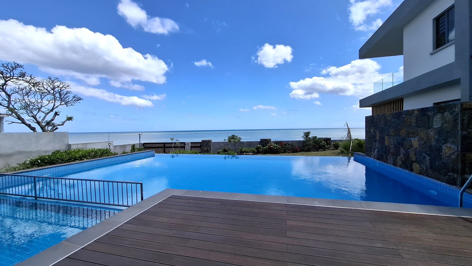 Apartment for sale with 3 bedrooms, Pointe aux Sable Fine & Country