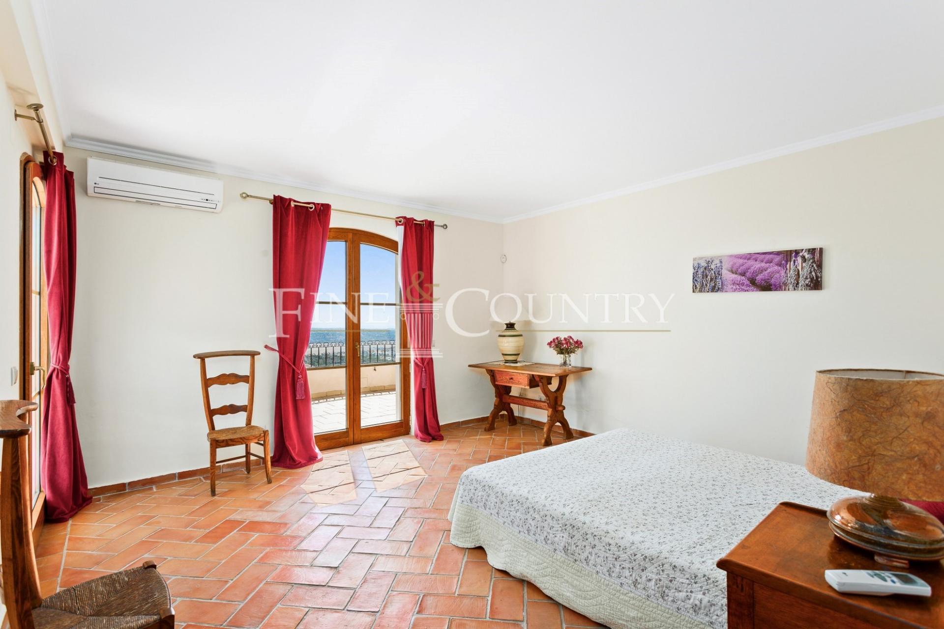 Villa for sale with 4 bedrooms, DOMAINE QUINTA DA LUZ SITIO DO GUINE